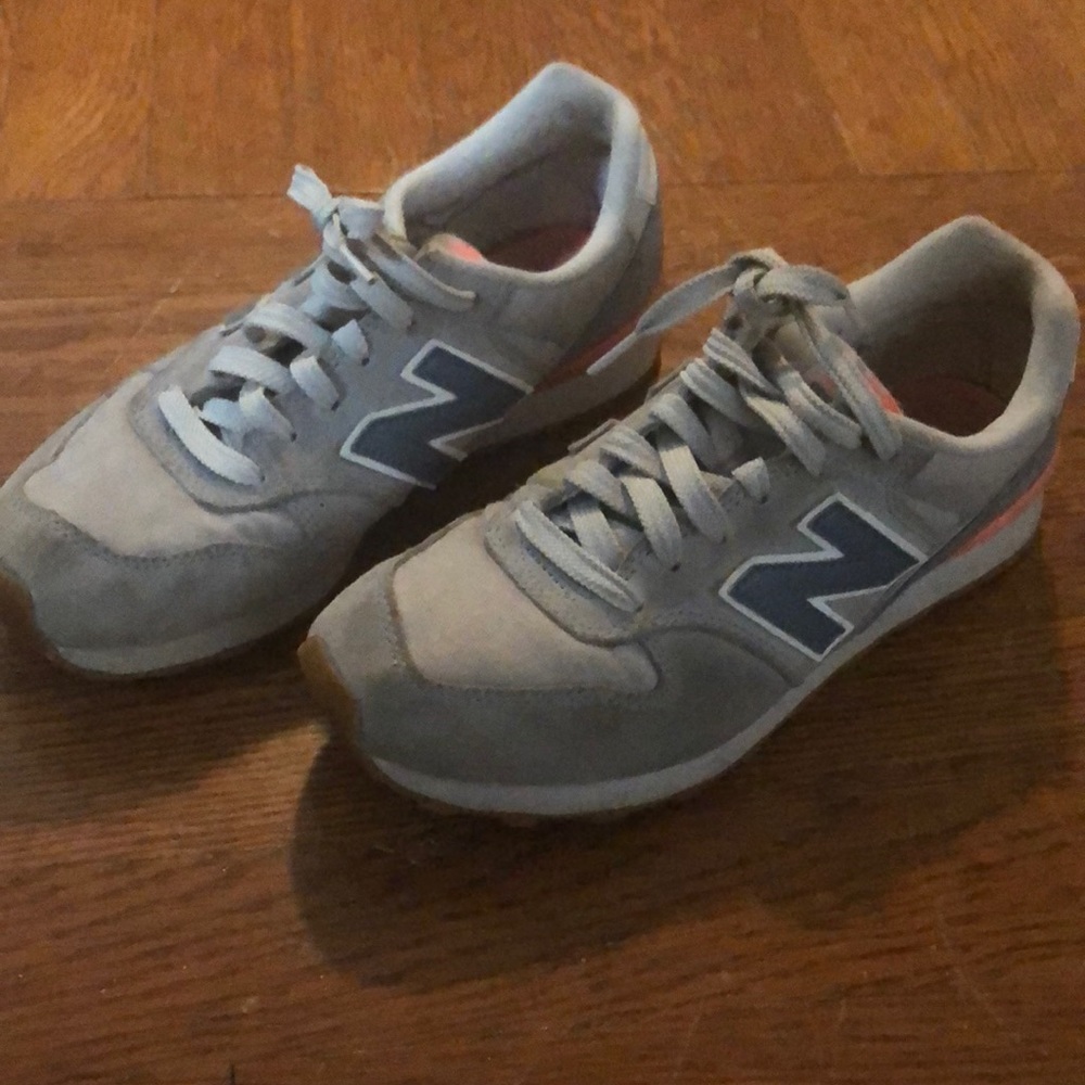 New Balance 696